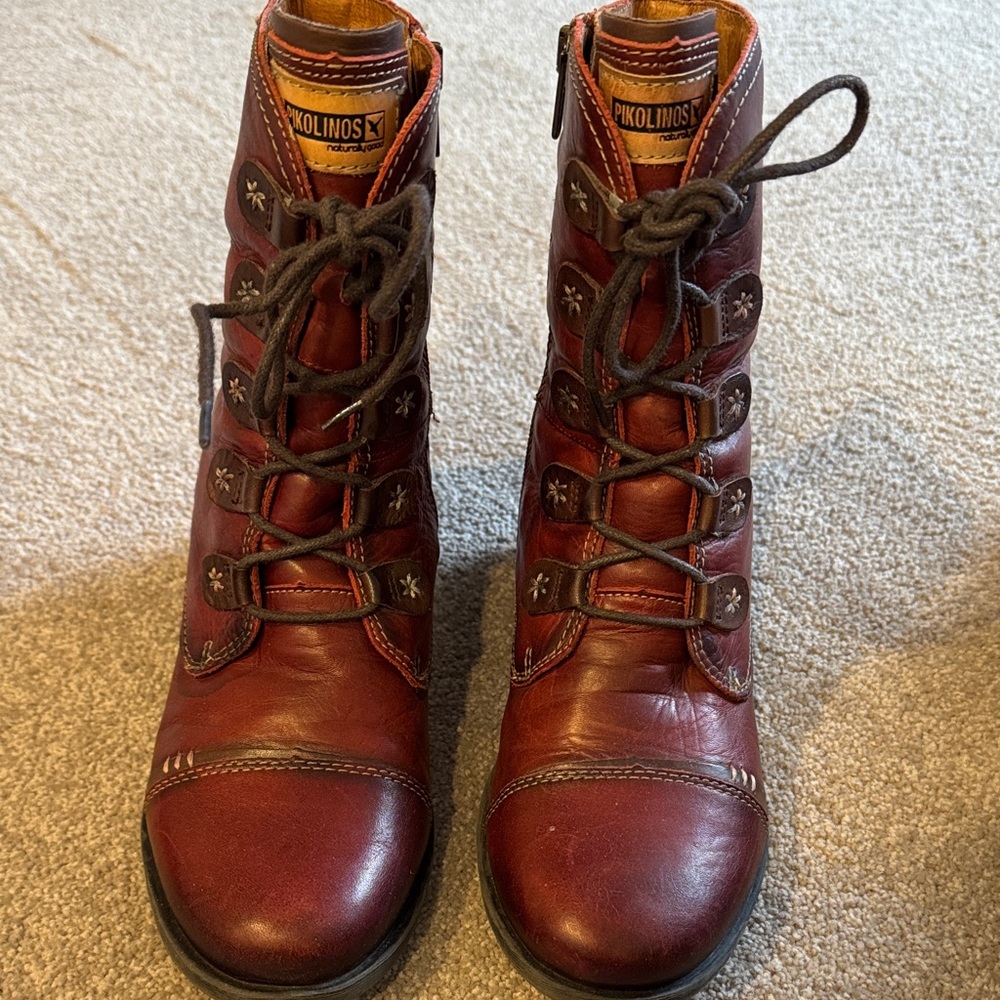 PIKOLINOS Women's Burgundy Lace-Up Boots
